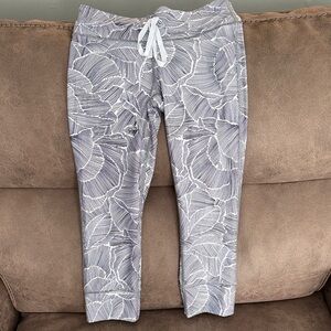 GAP Black and White Crop Patterned Leggings